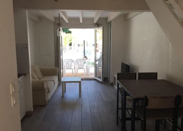 T3 En Duplex Avec Grande Piscine